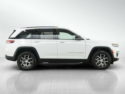 Used 2024 Jeep Grand Cherokee Limited AWD/4WD image 6