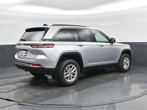 New 2025 Jeep Grand Cherokee Laredo X w/ Luxury Tech Group I image 4