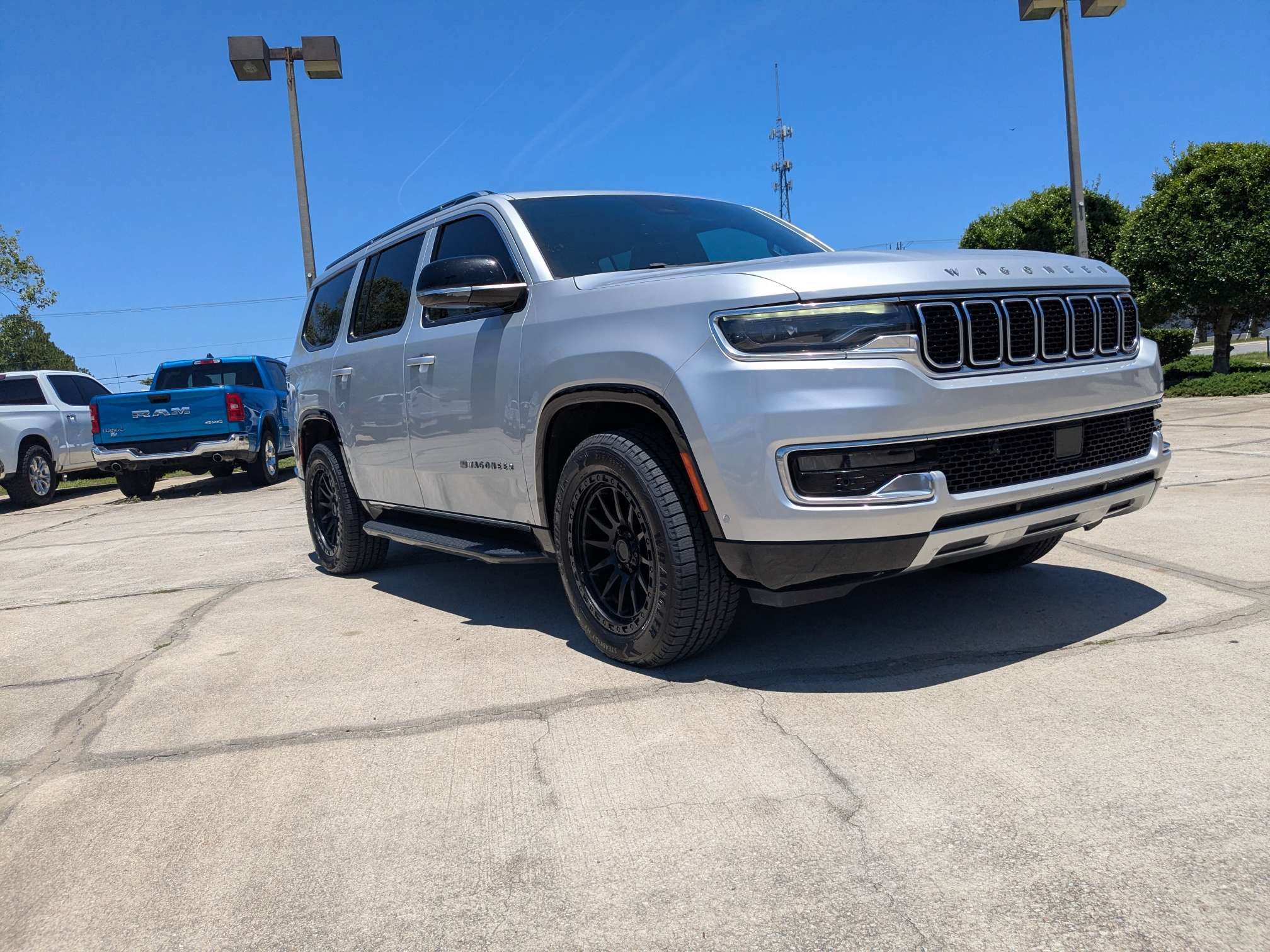 Used 2022 Jeep Wagoneer Series II AWD/4WD image 2