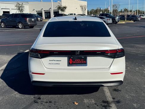 New 2025 Honda Accord SE image 4