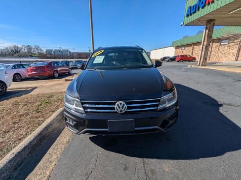 Used 2018 Volkswagen Tiguan SE w/ 3rd Row Seat Package image 2