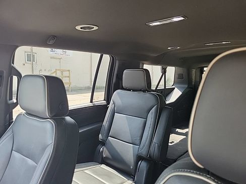Used 2023 Chevrolet Suburban Premier AWD/4WD image 39
