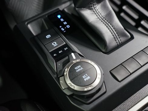 Certified 2025 Toyota Tacoma SR5 AWD/4WD image 24