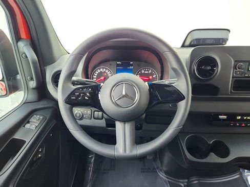 Used 2025 Mercedes-Benz Sprinter 2500 image 21
