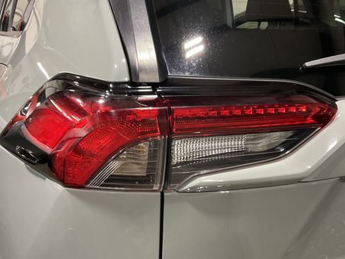 Used 2021 Toyota RAV4 XLE image 9