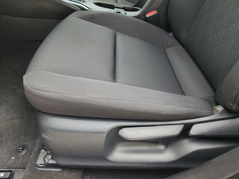 Used 2024 Toyota Corolla LE FWD image 25