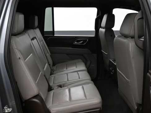 Used 2021 Chevrolet Suburban LT RWD image 33