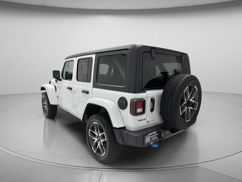 Used 2024 Jeep Wrangler Unlimited w/ Convenience Group AWD/4WD image 5