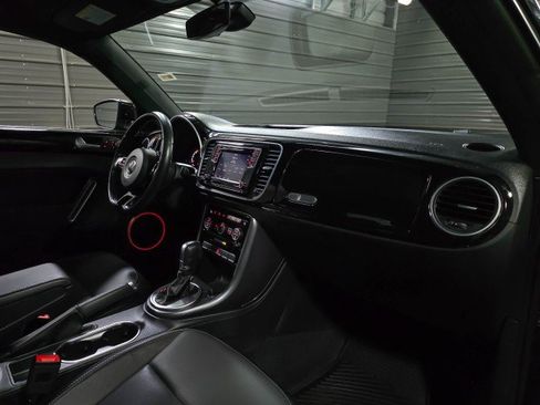 Used 2019 Volkswagen Beetle 2.0T SE FWD image 12