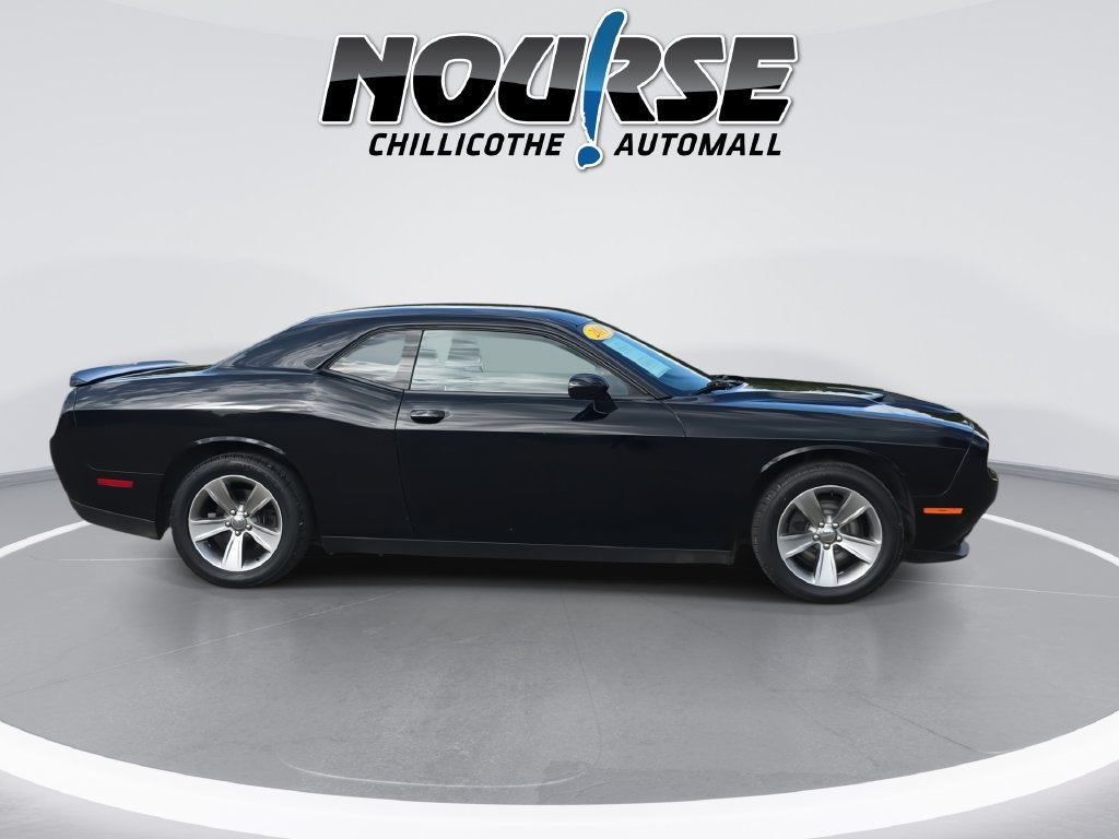 Used 2019 Dodge Challenger SXT w/ Driver Convenience Group RWD image 9
