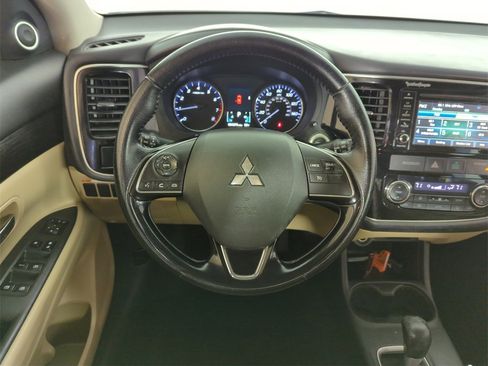 Used 2016 Mitsubishi Outlander SEL image 17