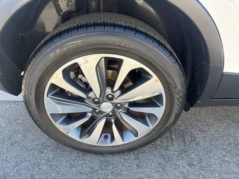 Used 2020 Buick Encore Essence FWD image 29