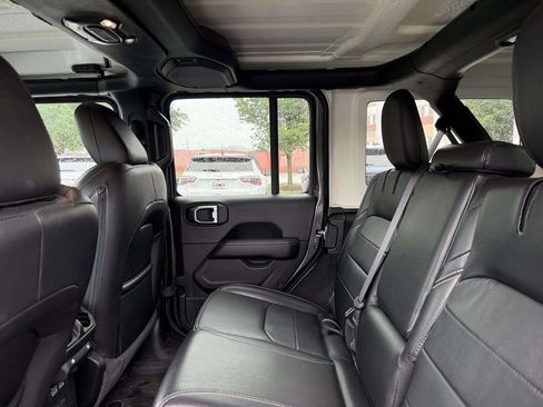 Used 2023 Jeep Wrangler Unlimited Sahara w/ Cold Weather Group AWD/4WD image 17
