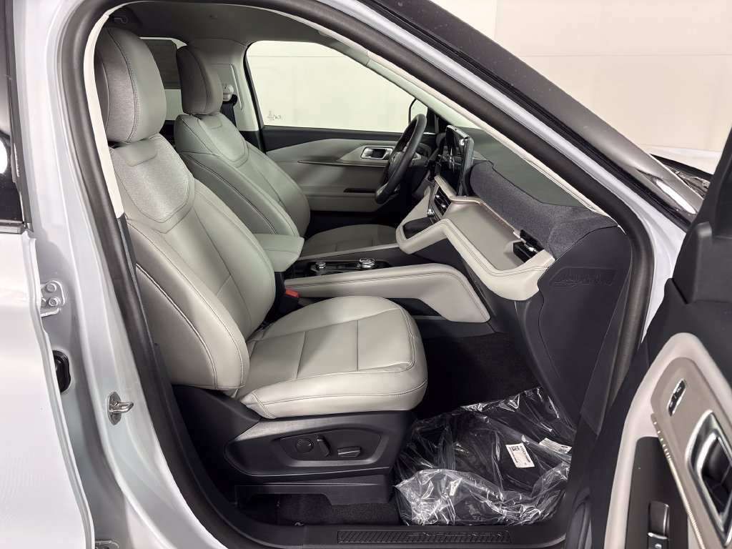 New 2026 Ford Explorer Active w/ Active Comfort Package RWD image 5