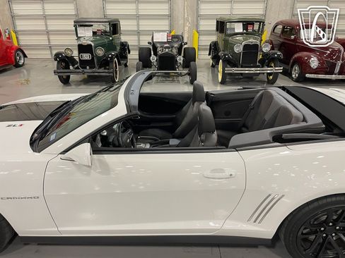 Used 2013 Chevrolet Camaro ZL1 image 25