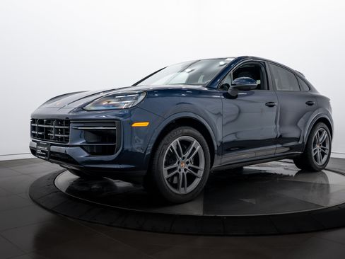 Certified 2025 Porsche Cayenne image 1