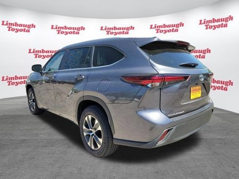 Used 2025 Toyota Highlander XLE image 30