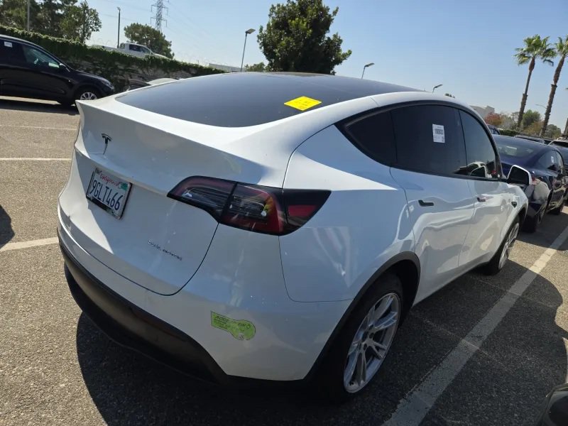 Used 2023 Tesla Model Y Long Range AWD/4WD image 3