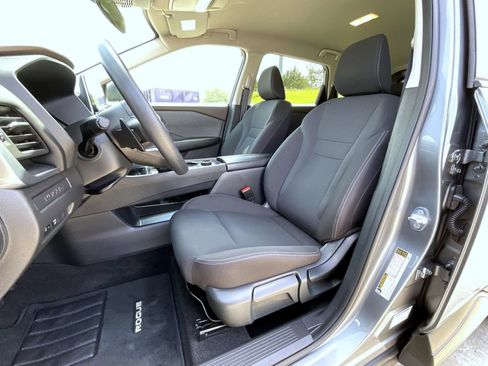 Used 2023 Nissan Rogue S AWD/4WD image 10