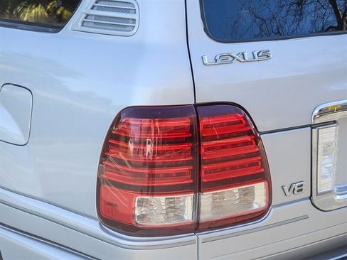 Used 2006 Lexus LX 470 image 7