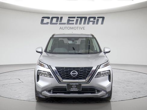 Used 2023 Nissan Rogue SV image 2
