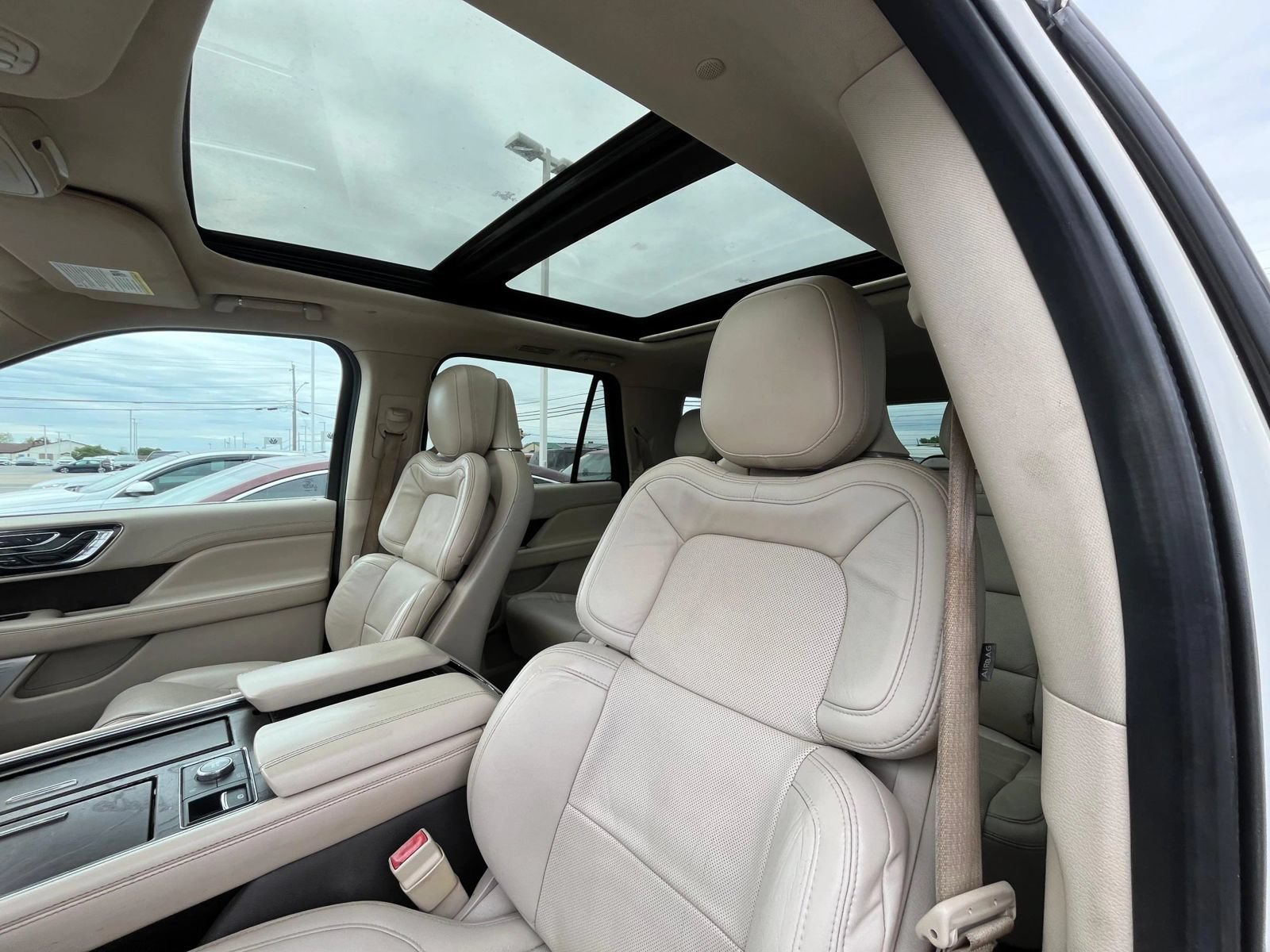 Used 2020 Lincoln Navigator Reserve w/ Luxury Package RWD image 29