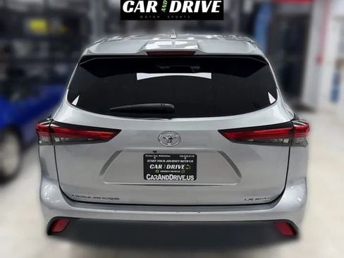 Used 2021 Toyota Highlander LE image 5