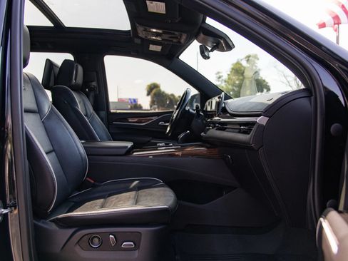Used 2021 Cadillac Escalade ESV Premium Luxury w/ Driver Assist Tech Package AWD/4WD image 52