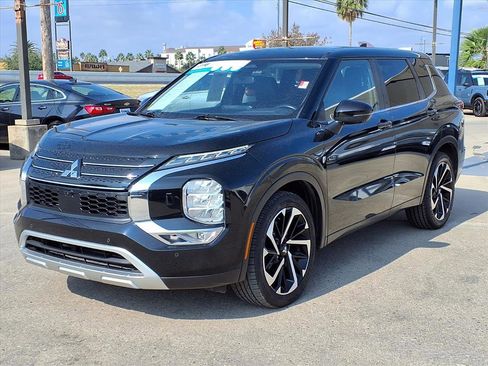 Used 2024 Mitsubishi Outlander SE Black Edition image 3