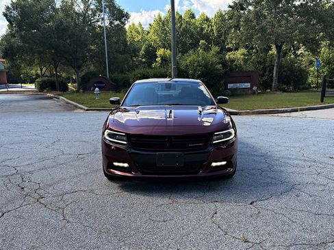 Used 2018 Dodge Charger R/T w/ Blacktop Package RWD image 2
