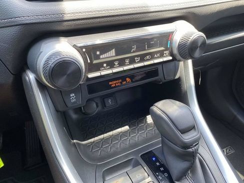 Used 2021 Toyota RAV4 LE FWD image 27