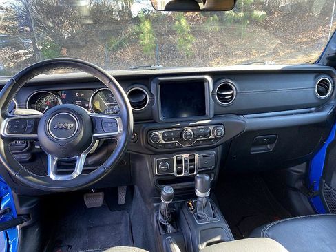 Used 2022 Jeep Wrangler Unlimited Sahara w/ Cold Weather Group image 18