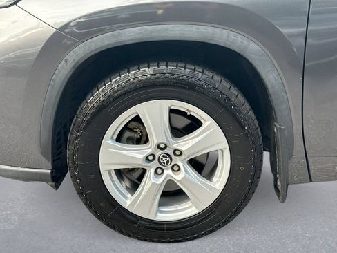 Used 2023 Toyota Highlander LE FWD image 18