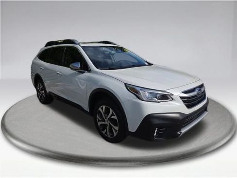 Used 2022 Subaru Outback Touring AWD/4WD image 3