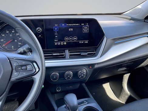 Used 2025 Chevrolet Trax LS FWD image 6