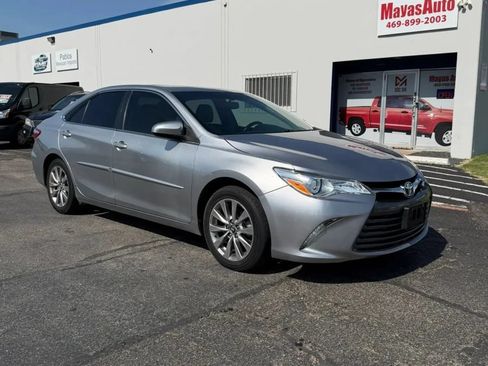 Used 2016 Toyota Camry XLE w/ Moonroof Package FWD image 1