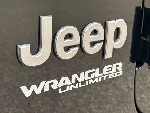 Used 2022 Jeep Wrangler Unlimited Sahara image 45