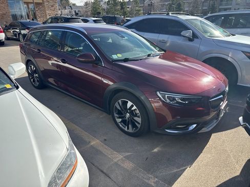 Used 2018 Buick Regal Essence w/ Driver Confidence Package #1 image 2