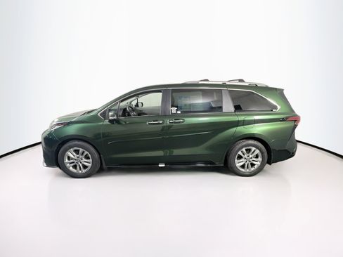 Used 2022 Toyota Sienna Limited image 8