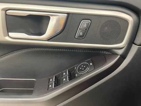 Used 2020 Ford Explorer XLT w/ Equipment Group 202A image 11