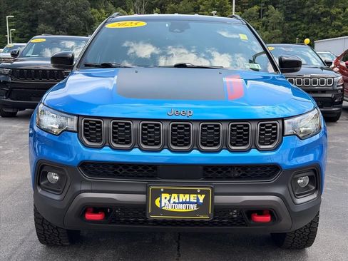 Used 2025 Jeep Compass Trailhawk AWD/4WD image 9
