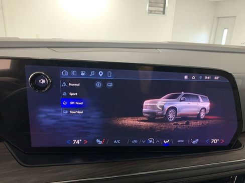 Used 2025 Chevrolet Suburban LT w/ Comfort Package AWD/4WD image 53