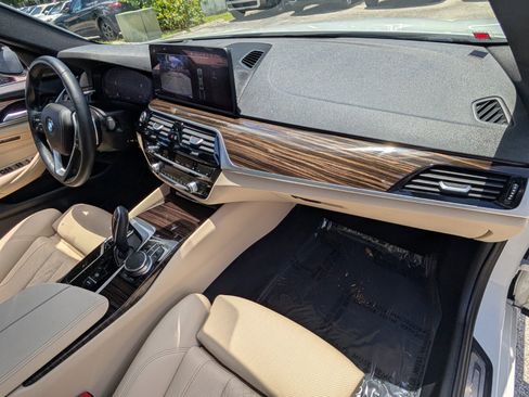 Used 2023 BMW 530i w/ Premium Package RWD image 19