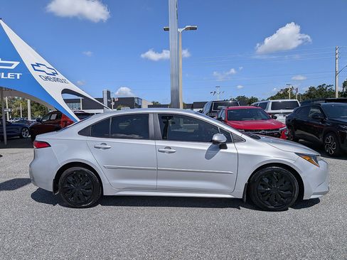 Used 2023 Toyota Corolla LE FWD image 2