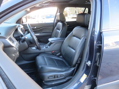 Used 2019 GMC Acadia SLT image 10