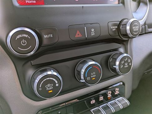 Used 2022 RAM 2500 Big Horn w/ Level 1 Equipment Group image 27