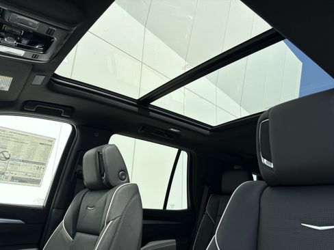 New 2026 Cadillac Escalade Luxury AWD/4WD image 17