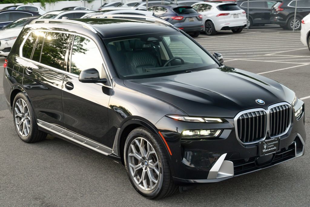 Used 2026 BMW X7 xDrive40i AWD/4WD image 9