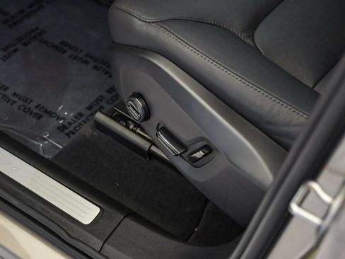 Certified 2025 Volvo XC60 T8 Core w/ Protection Package Premier image 23