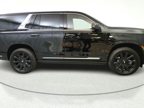 Used 2026 Cadillac Escalade Luxury w/ LPO, Floor Liner Package AWD/4WD image 8